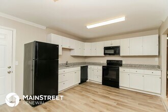 6130 N Eugene Field Rd in Kansas City, MO - Foto de edificio - Building Photo