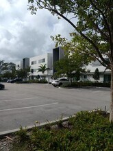 3050 NW 68th St in Fort Lauderdale, FL - Building Photo - Building Photo
