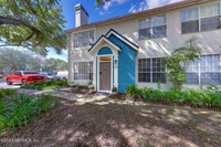 13703 Richmond Park Dr N in Jacksonville, FL - Foto de edificio - Building Photo