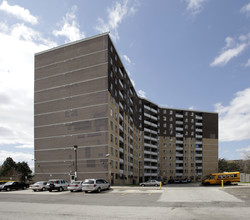 4100-4110 Lawrence Ave in Toronto, ON - Building Photo - Building Photo