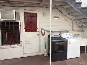 1238 Rycroft St, Unit Apt B in Honolulu, HI - Building Photo - Building Photo