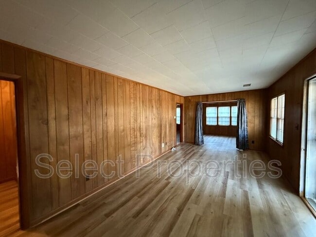 1600 W Nettleton Ave in Jonesboro, AR - Building Photo - Building Photo