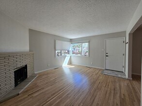 1018 Camino Carlos Rey in Santa Fe, NM - Building Photo - Building Photo