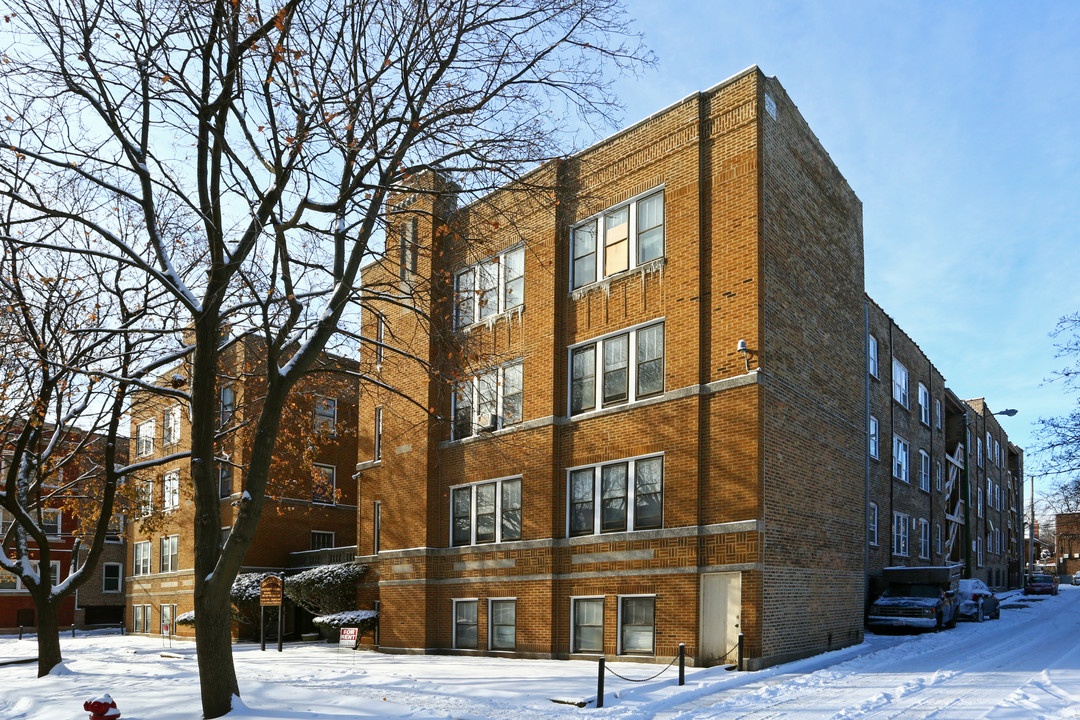 Hoyne Suites in Chicago, IL - Building Photo