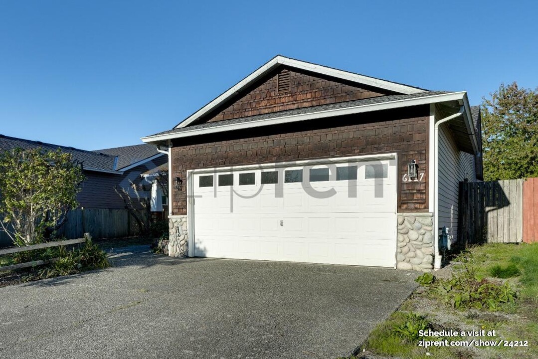 6117 101st Pl NE in Marysville, WA - Building Photo