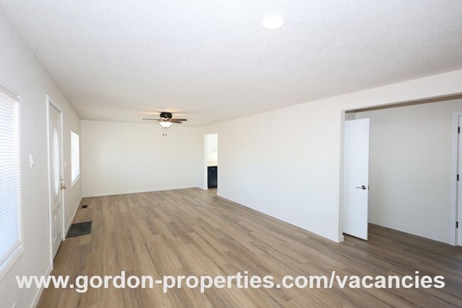 275 S 5th St in Saint Helens, OR - Building Photo - Building Photo