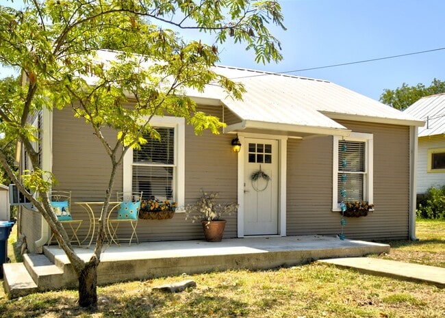 309 Lowry St in Kerrville, TX - Building Photo - Building Photo