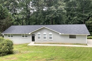 246 Sandra Dr NW in Lilburn, GA - Building Photo