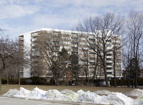Arbour Glen in Oakville, ON - Building Photo