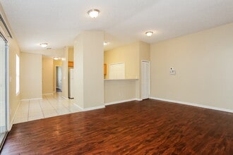 5872 Liska Dr in Jacksonville, FL - Foto de edificio - Building Photo