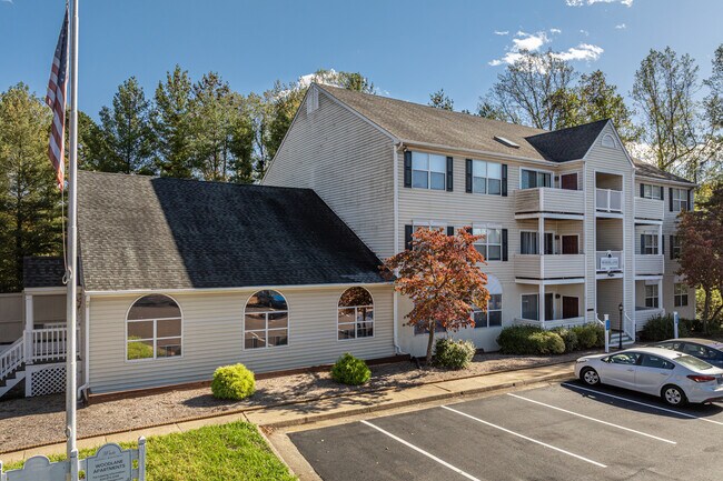 Woodlane Apartments in Charlottesville, VA - Building Photo - Building Photo