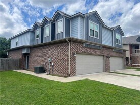 1211 N Sicily Ln in Fayetteville, AR - Building Photo