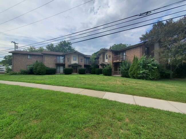 24691 W Outer Dr, Unit Apartment #6