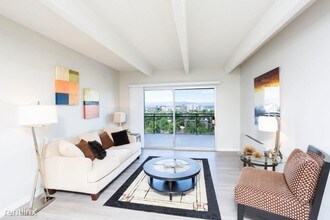 1045 N Downing St in Denver, CO - Building Photo - Building Photo