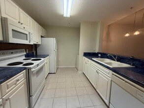 1200 Town Center Dr, Unit 206 in Jupiter, FL - Building Photo - Building Photo