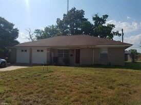 1108 Dona Dr in Bryan, TX - Building Photo