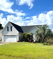 4881 Beech Tree Dr SE in Southport, NC - Building Photo