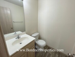 401 Lexington Rd in Pleasant Hill, MO - Building Photo - Building Photo