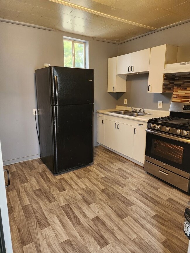 property at 115 N Walnut St