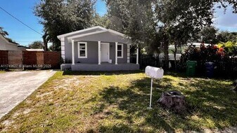 2260 NW 91st St in Miami, FL - Building Photo