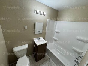 2526 E Shadybrook Ln in Wichita, KS - Building Photo - Building Photo