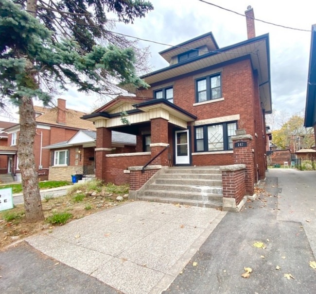 property at 147 Holton Ave S
