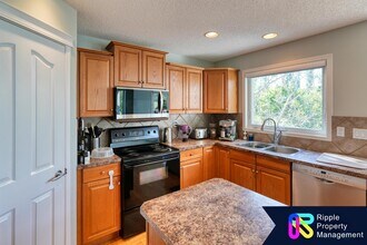 75 Cougarstone Way SW in Calgary, AB - Building Photo - Building Photo