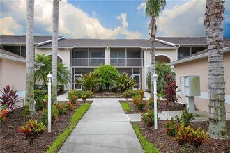 5330 Hyland Hills Ave in Sarasota, FL - Building Photo - Building Photo