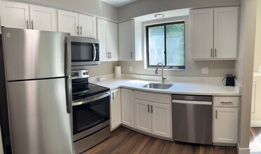 94 Locust Ridge Dr in Pittsburgh, PA - Building Photo - Building Photo