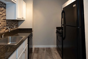 The Towers at Gateway City in St. Louis, MO - Building Photo