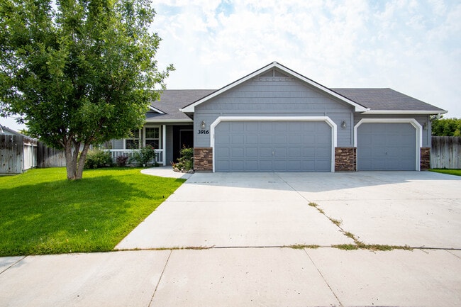 property at 3916 Kirby Cir