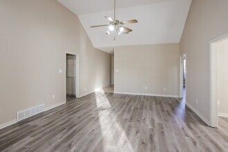 1129 Red Fern Cir E in Cordova, TN - Foto de edificio - Building Photo