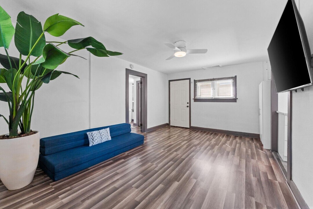 2536 Burlington Ave N in St. Petersburg, FL - Building Photo