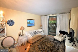 1050 N Taylor St-Unit -1-103 in Arlington, VA - Building Photo - Building Photo