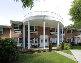 Mall & Starview Gardens in Mahwah, NJ - Building Photo - Building Photo