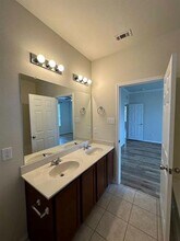 2400 Lohani Ln in Fort Worth, TX - Foto de edificio - Building Photo