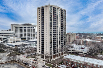 Stratford at South Commons in Chicago, IL - Building Photo - Building Photo