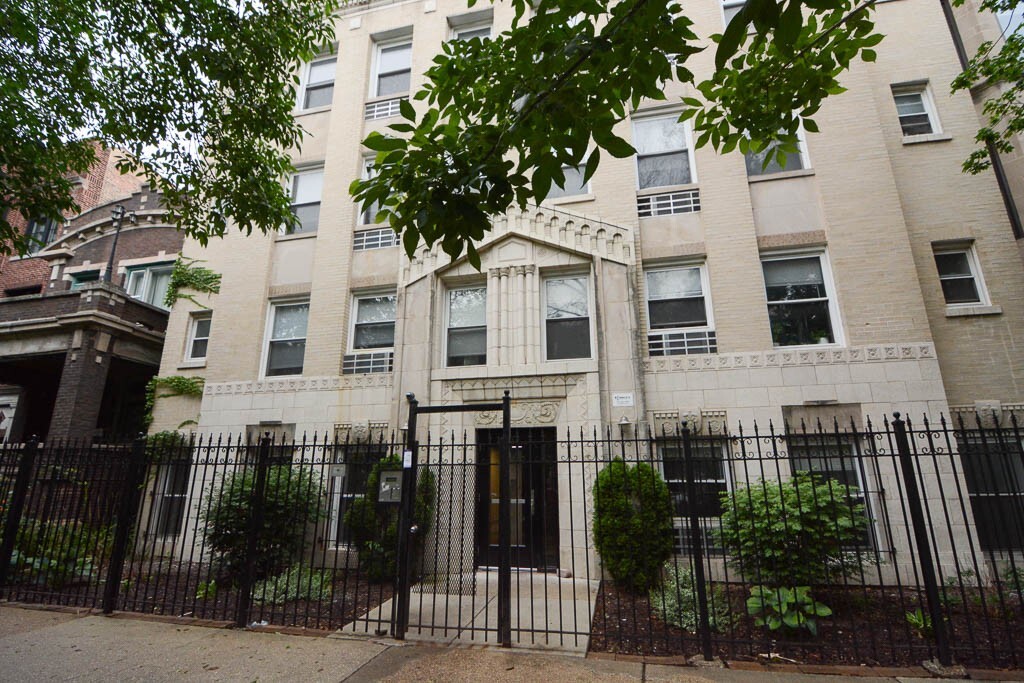 1850 N Humboldt Blvd in Chicago, IL - Building Photo