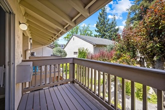 2730 Oak Rd in Walnut Creek, CA - Building Photo - Building Photo