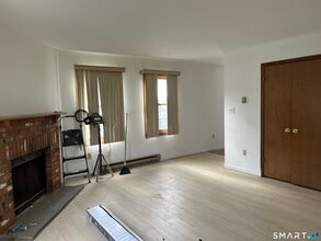 43 Valley Dr in New Milford, CT - Building Photo - Building Photo