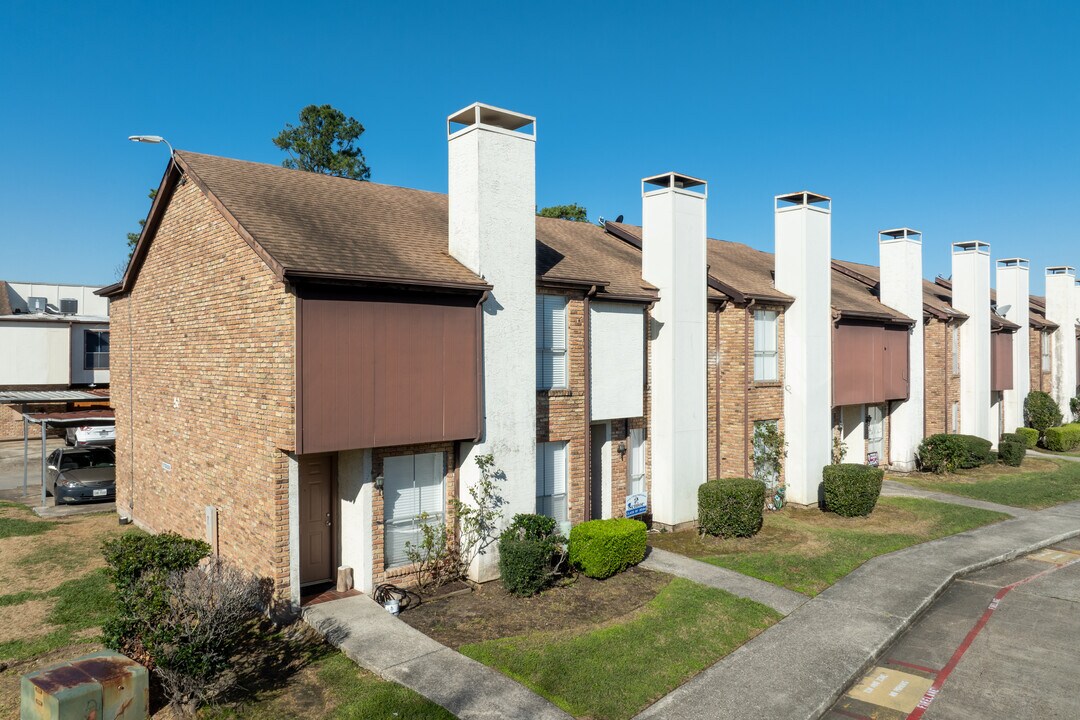 Greens Landing Condominiums in Houston, TX - Building Photo