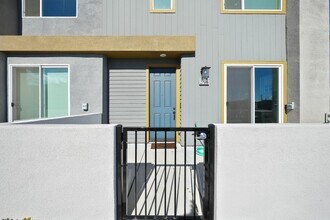 27586 Manzanita Wy in Valencia, CA - Building Photo - Building Photo