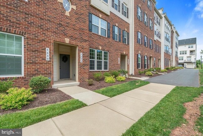 7548 Brunson Cir in Gainesville, VA - Building Photo - Building Photo