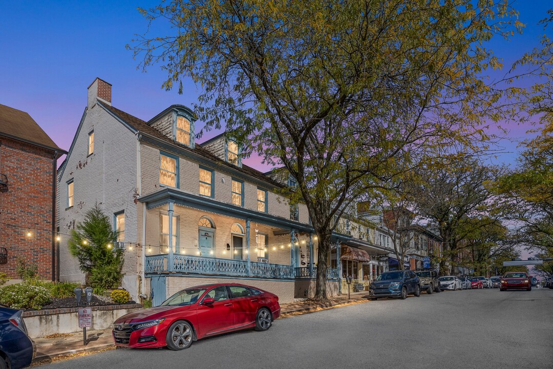 125 W State St in Kennett Square, PA - Building Photo