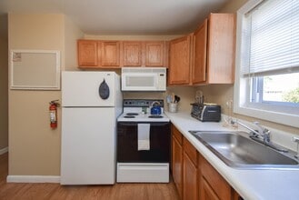 70 Carroll Ave, Unit 509 in Newport, RI - Building Photo - Building Photo