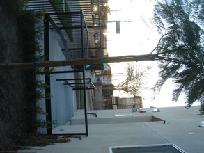 5073 Huntington Dr N in Los Angeles, CA - Building Photo - Building Photo