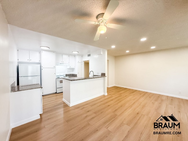 5252 Hermitage Ave in Los Angeles, CA - Foto de edificio - Building Photo