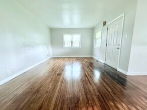 310 N Division St in Cedar Falls, IA - Building Photo - Building Photo