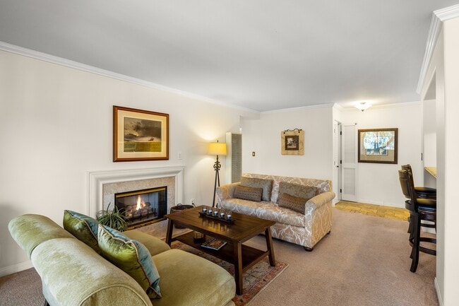 245 Por La Mar Cir, Unit 0 in Santa Barbara, CA - Building Photo - Building Photo