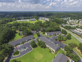 Hampton Downs Apartments in Morrow, GA - Foto de edificio - Building Photo